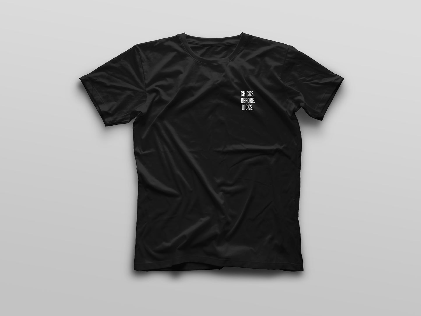 T-shirt Regular Fit Zwart - Chicks before dicks