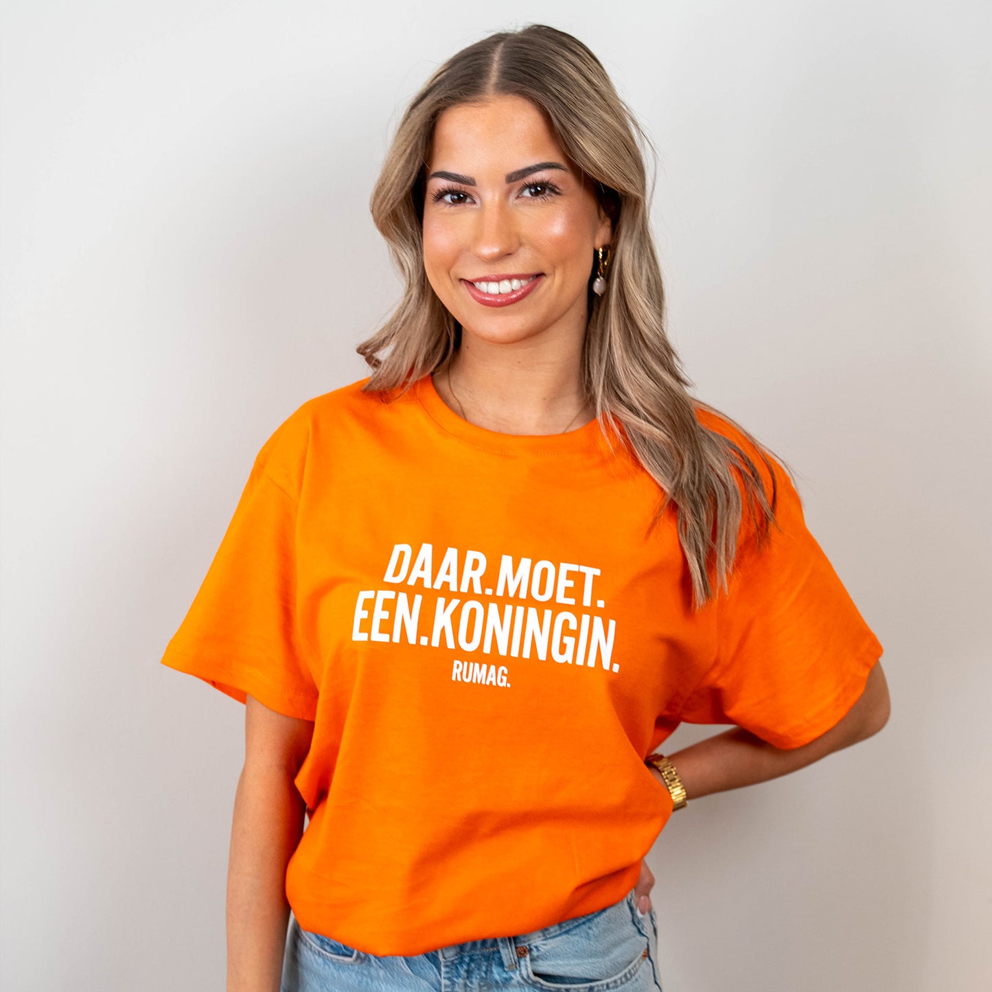 Daar Moet Een Koningin - Koningsdag T-shirt