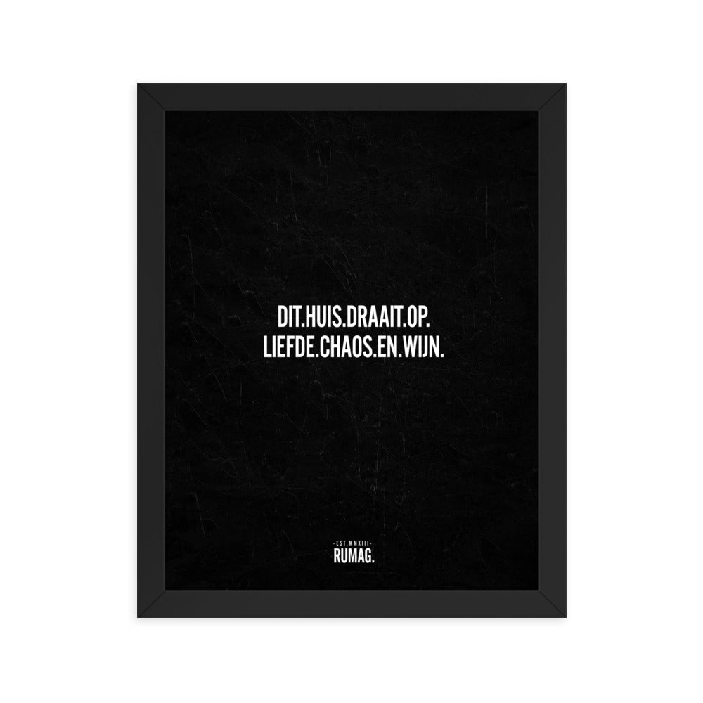 Dit huis draait op liefde chaos en wijn - Framed Quote