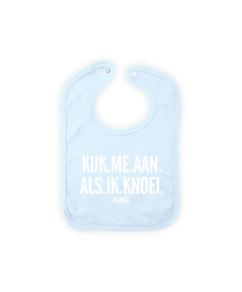 Slabbetje 'Kijk me aan als ik knoei'