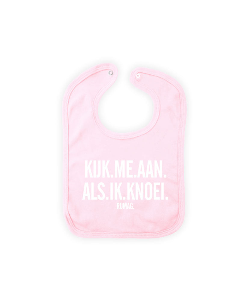 Slabbetje 'Kijk me aan als ik knoei'